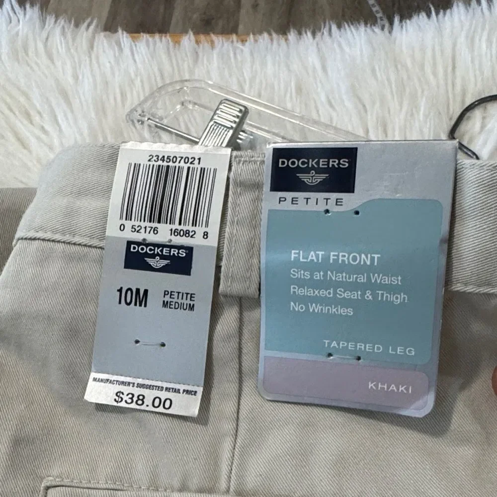 Dockers Women's Tan Trousers .Size 10 NWT